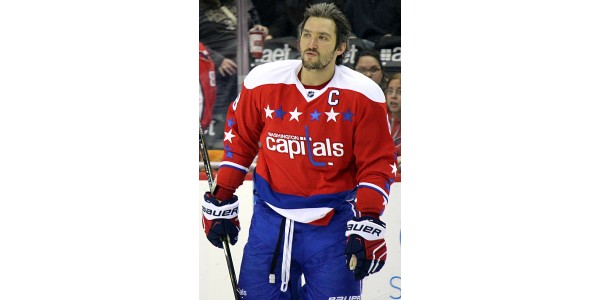 Alex Ovechkin gör mål för Washington Capitals